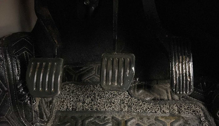 2022 Tata Safari XM SUNROOF, Diesel, Manual, 18,339 km, Pedals