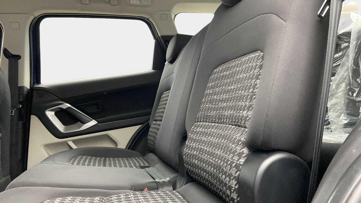 2022 Tata Safari XM SUNROOF, Diesel, Manual, 18,339 km, Right Side Rear Door Cabin