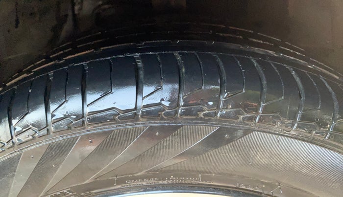 2017 Tata NEXON XZ PLUS DIESEL, Diesel, Manual, 63,198 km, Right Front Tyre Tread