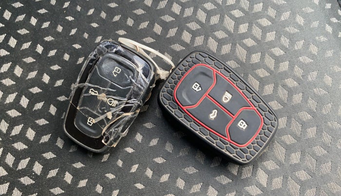 2017 Tata NEXON XZ PLUS DIESEL, Diesel, Manual, 63,198 km, Key Close Up