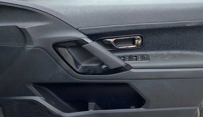 2023 Tata Harrier XZA PLUS 2.0L DARK EDITION, Diesel, Automatic, 15,453 km, Driver Side Door Panels Control