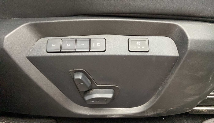2023 Tata Harrier XZA PLUS 2.0L DARK EDITION, Diesel, Automatic, 15,453 km, Driver Side Adjustment Panel