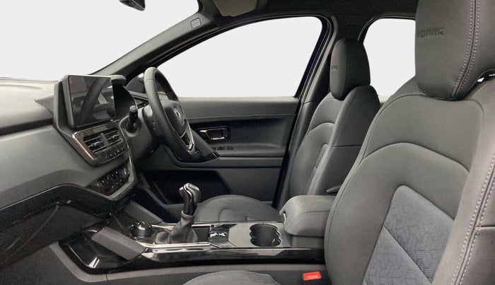 2023 Tata Harrier XZA PLUS 2.0L DARK EDITION, Diesel, Automatic, 15,453 km, Right Side Front Door Cabin