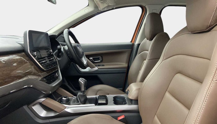 2019 Tata Harrier XZ 2.0L, Diesel, Manual, 36,052 km, Right Side Front Door Cabin