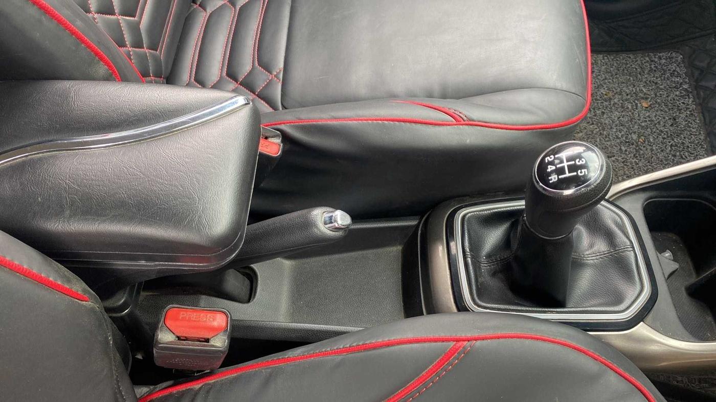 2017 Maruti IGNIS ALPHA 1.2, Petrol, Manual, 53,480 km, Gear Lever