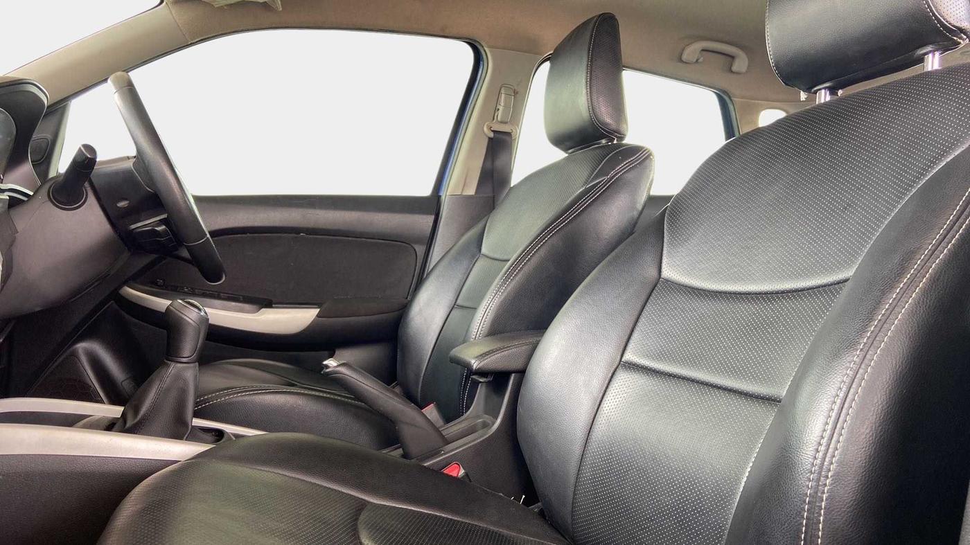 2015 Maruti Baleno ZETA PETROL 1.2, Petrol, Manual, 67,817 km, Right Side Front Door Cabin