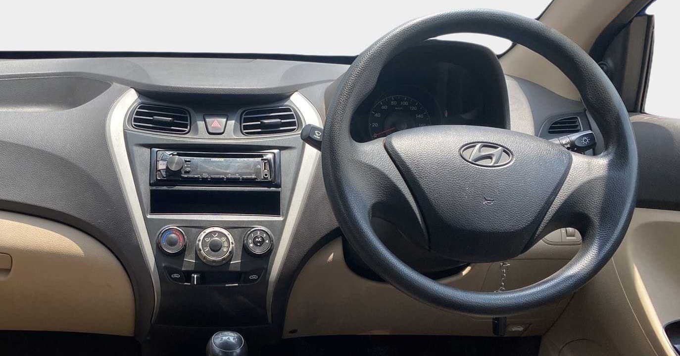 2015 Hyundai Eon ERA +, Petrol, Manual, 83,952 km, Steering Wheel Close Up