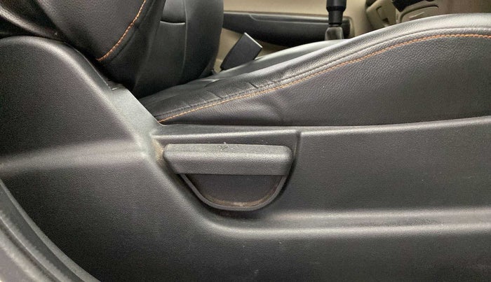 2013 Hyundai i20 MAGNA (O) 1.2, Petrol, Manual, 75,864 km, Driver Side Adjustment Panel