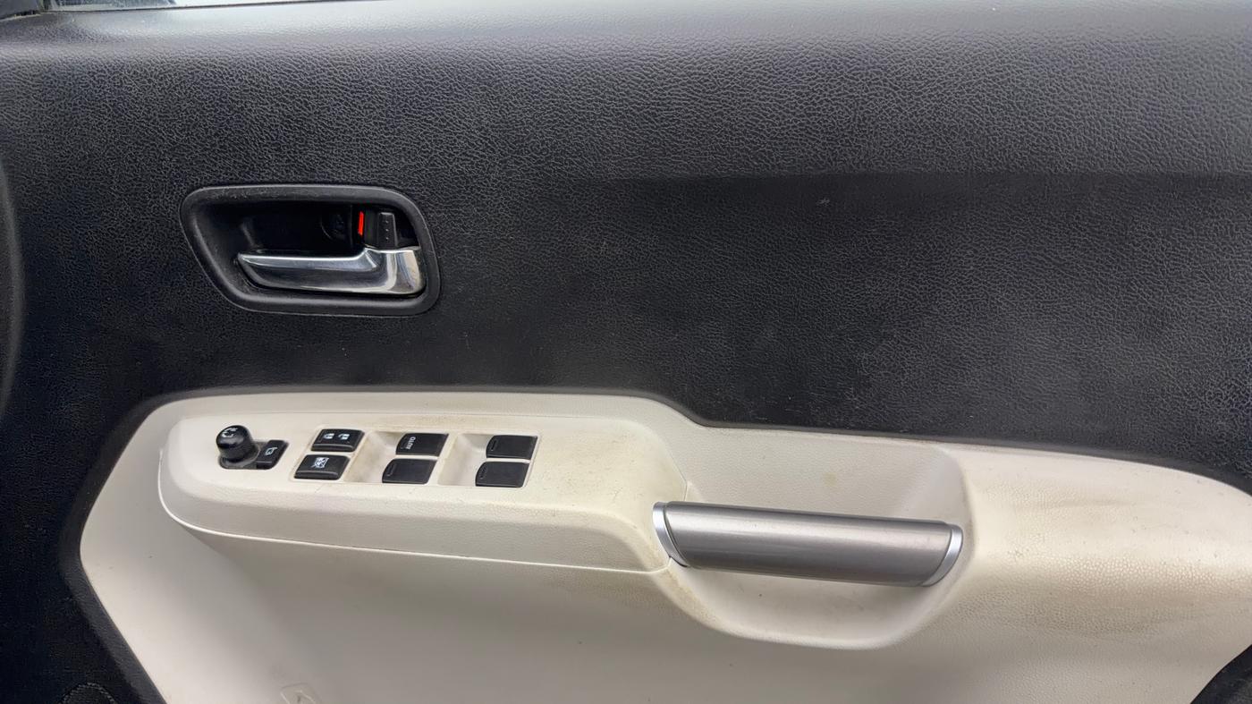 2022 Maruti IGNIS ZETA 1.2, Petrol, Manual, 71,219 km, Driver Side Door Panels Control