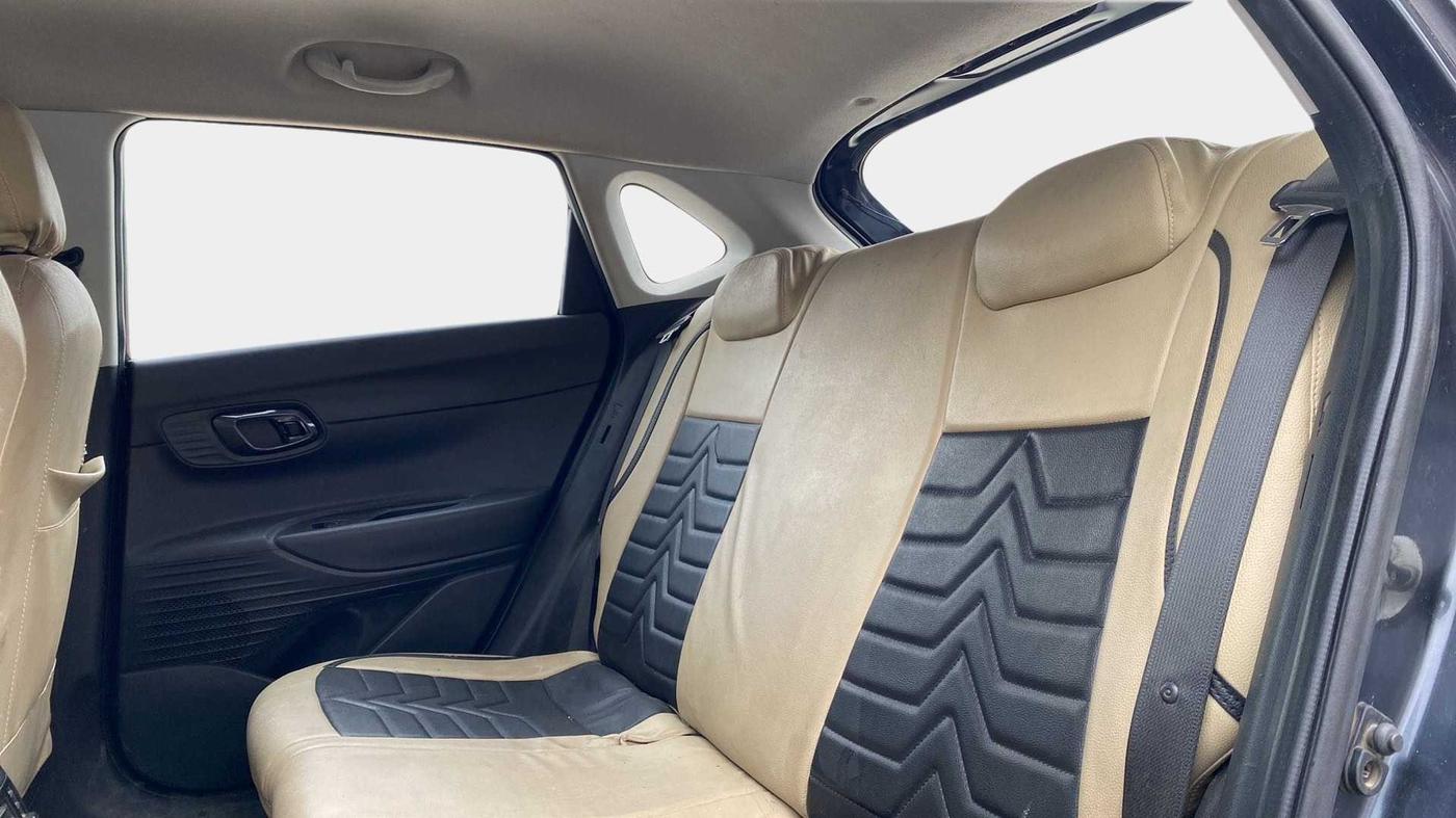 2021 Hyundai NEW I20 SPORTZ 1.2 MT, Petrol, Manual, 29,714 km, Right Side Rear Door Cabin