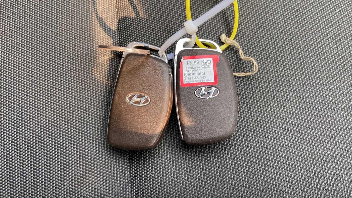 2019 Hyundai VENUE SX 1.0 (O) TURBO, Petrol, Manual, 56,767 km, Key Close Up
