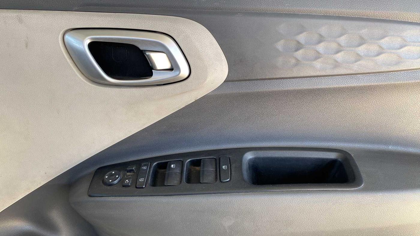 2023 Hyundai AURA SX 1.2 CNG, CNG, Manual, 16,272 km, Driver Side Door Panels Control