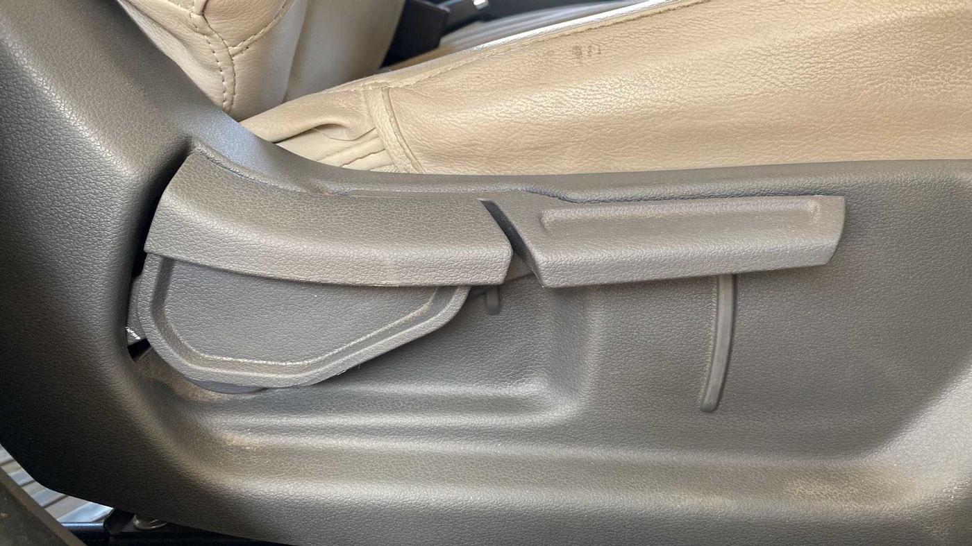 2023 Hyundai AURA SX 1.2 CNG, CNG, Manual, 16,272 km, Driver Side Adjustment Panel