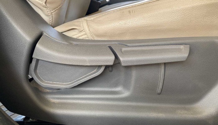 2023 Hyundai AURA SX 1.2 CNG, CNG, Manual, 16,272 km, Driver Side Adjustment Panel