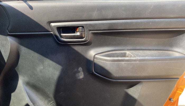 2020 Maruti S PRESSO VXI PLUS AMT, Petrol, Automatic, 14,644 km, Driver Side Door Panels Control