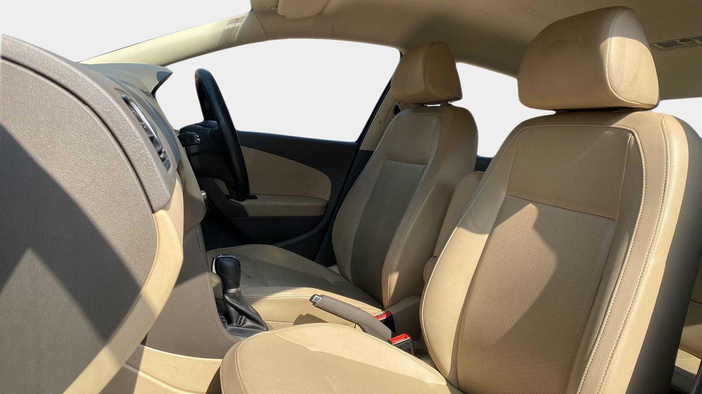 2017 Volkswagen Vento HIGHLINE PETROL AT, Petrol, Automatic, 38,945 km, Right Side Front Door Cabin