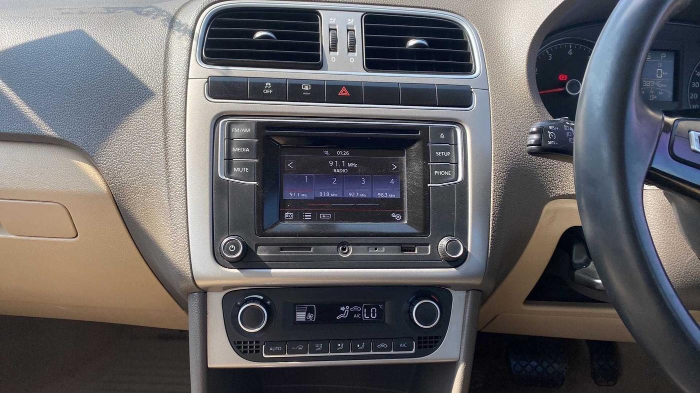 2017 Volkswagen Vento HIGHLINE PETROL AT, Petrol, Automatic, 38,945 km, Air Conditioner