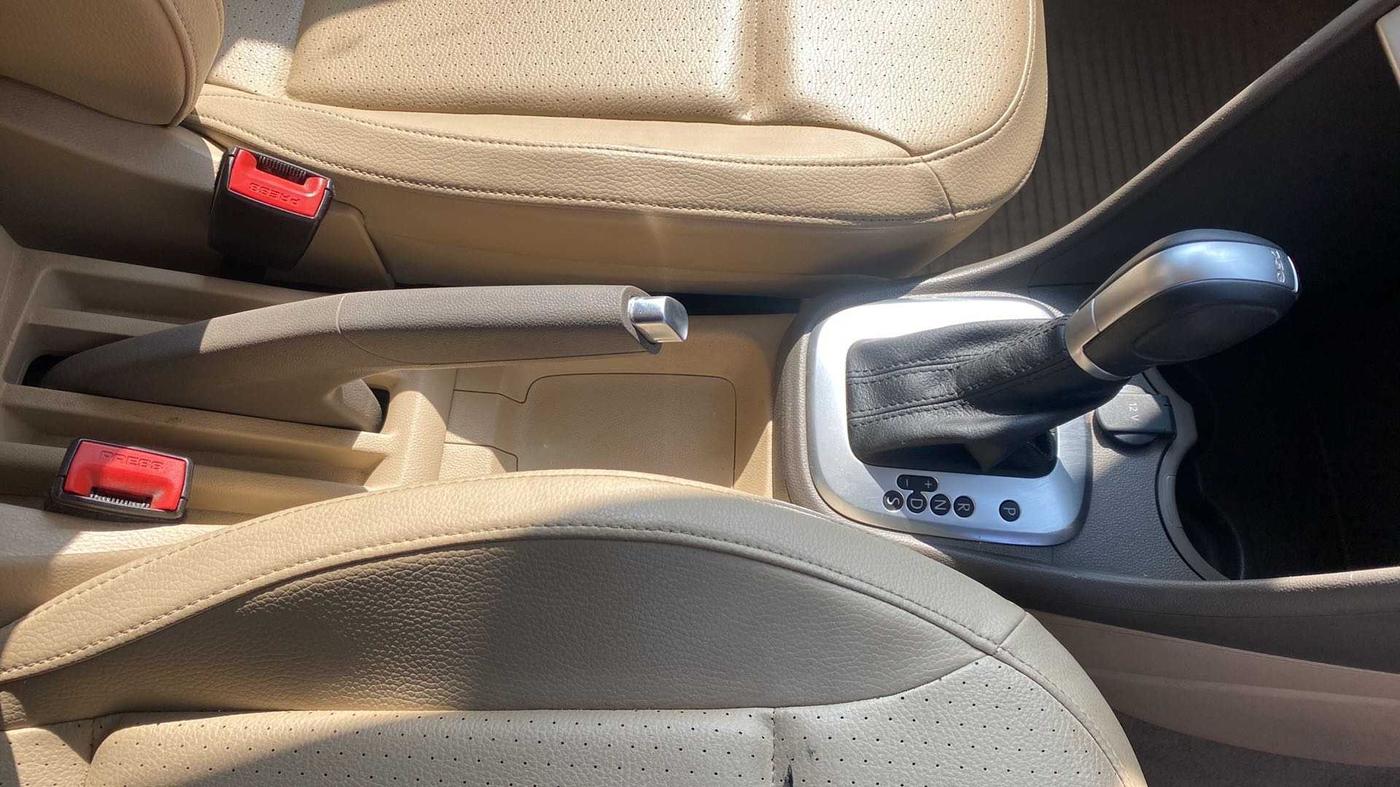 2017 Volkswagen Vento HIGHLINE PETROL AT, Petrol, Automatic, 38,945 km, Gear Lever