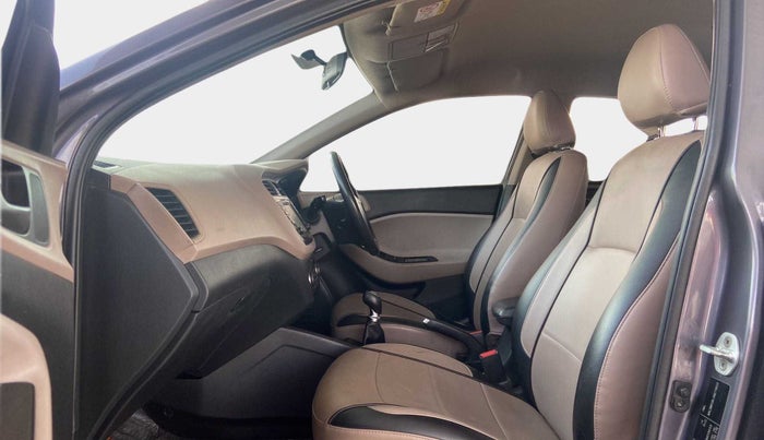 2016 Hyundai Elite i20 ASTA 1.2 (O), Petrol, Manual, 1,07,811 km, Right Side Front Door Cabin