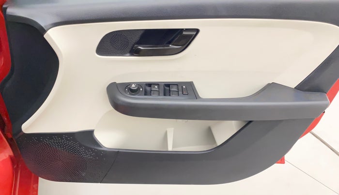 2021 Tata ALTROZ XT PETROL, Petrol, Manual, 34,384 km, Driver Side Door Panels Control