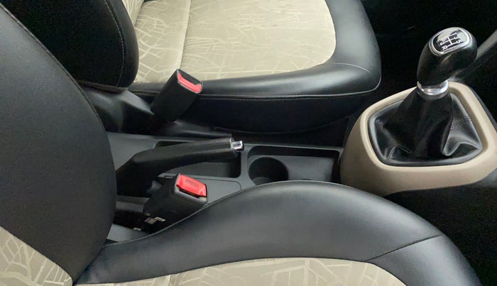 2017 Hyundai Grand i10 SPORTZ 1.2 KAPPA VTVT, Petrol, Manual, 79,457 km, Gear Lever
