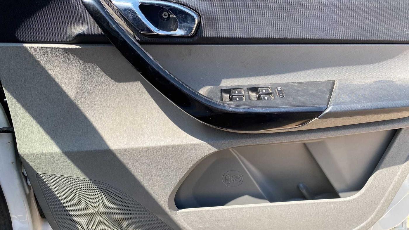 2016 Tata Tiago XZ PETROL, Petrol, Manual, 70,208 km, Driver Side Door Panels Control