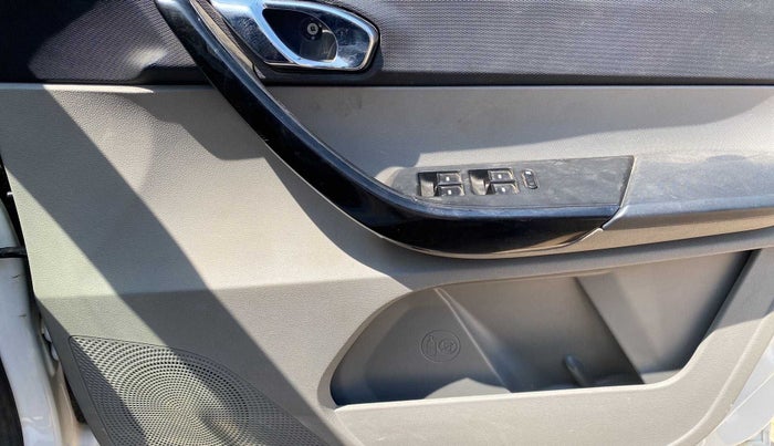 2016 Tata Tiago XZ PETROL, Petrol, Manual, 70,208 km, Driver Side Door Panels Control