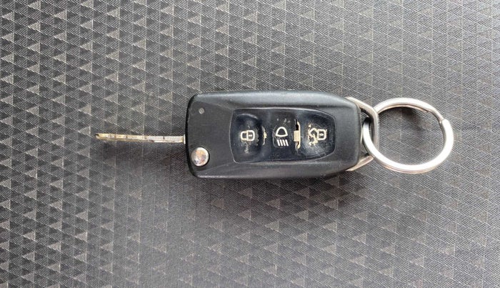 2016 Tata Tiago XZ PETROL, Petrol, Manual, 70,208 km, Key Close Up