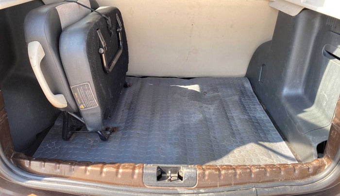 2014 Renault Duster 85 PS RXL DIESEL, Diesel, Manual, 94,424 km, Boot Inside