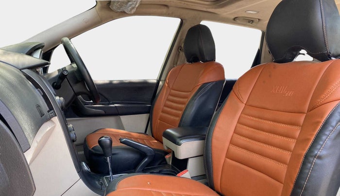 2018 Mahindra XUV500 W10 AT, Diesel, Automatic, 71,884 km, Right Side Front Door Cabin