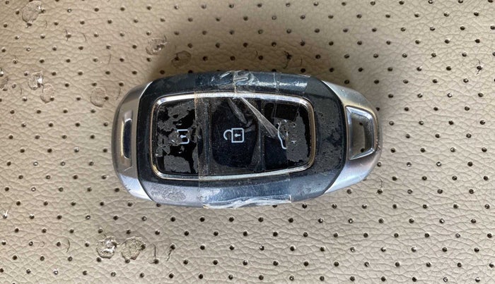 2017 Hyundai Verna 1.6 SX (O) CRDI MT, Diesel, Manual, 1,11,376 km, Lock system - Remote key not working