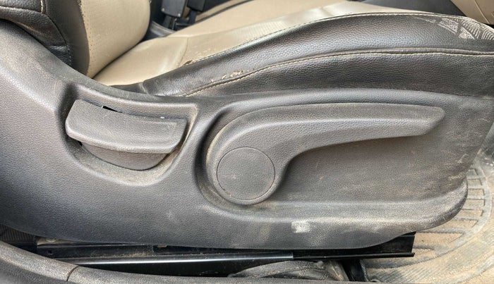 2017 Hyundai Verna 1.6 SX (O) CRDI MT, Diesel, Manual, 1,11,376 km, Driver Side Adjustment Panel