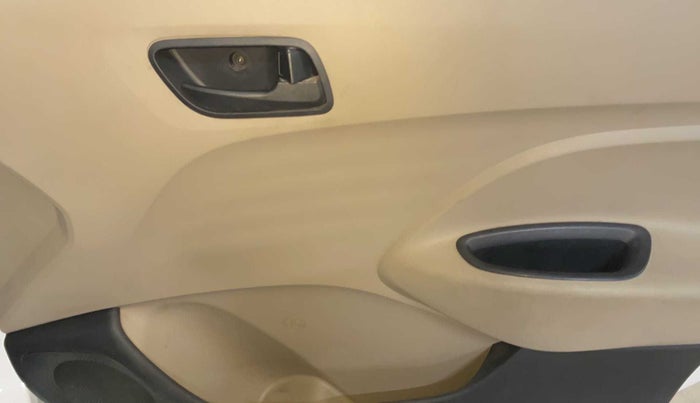 2020 Hyundai NEW SANTRO MAGNA 1.1 CORPORATE EDITION, Petrol, Manual, 38,665 km, Driver Side Door Panels Control