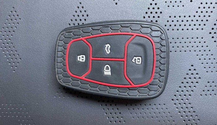 2022 Tata ALTROZ XZA PLUS, Petrol, Automatic, 16,453 km, Key Close Up
