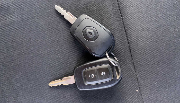 2018 Renault Kwid RXT 1.0 AMT (O), Petrol, Automatic, 25,976 km, Key Close Up