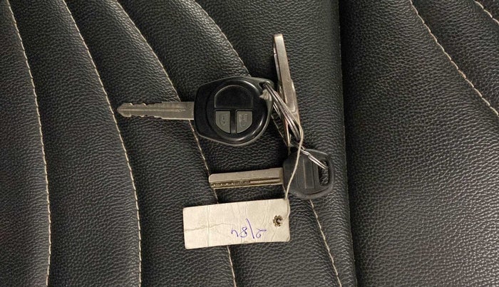 2018 Maruti Swift VXI, Petrol, Manual, 40,103 km, Key Close Up