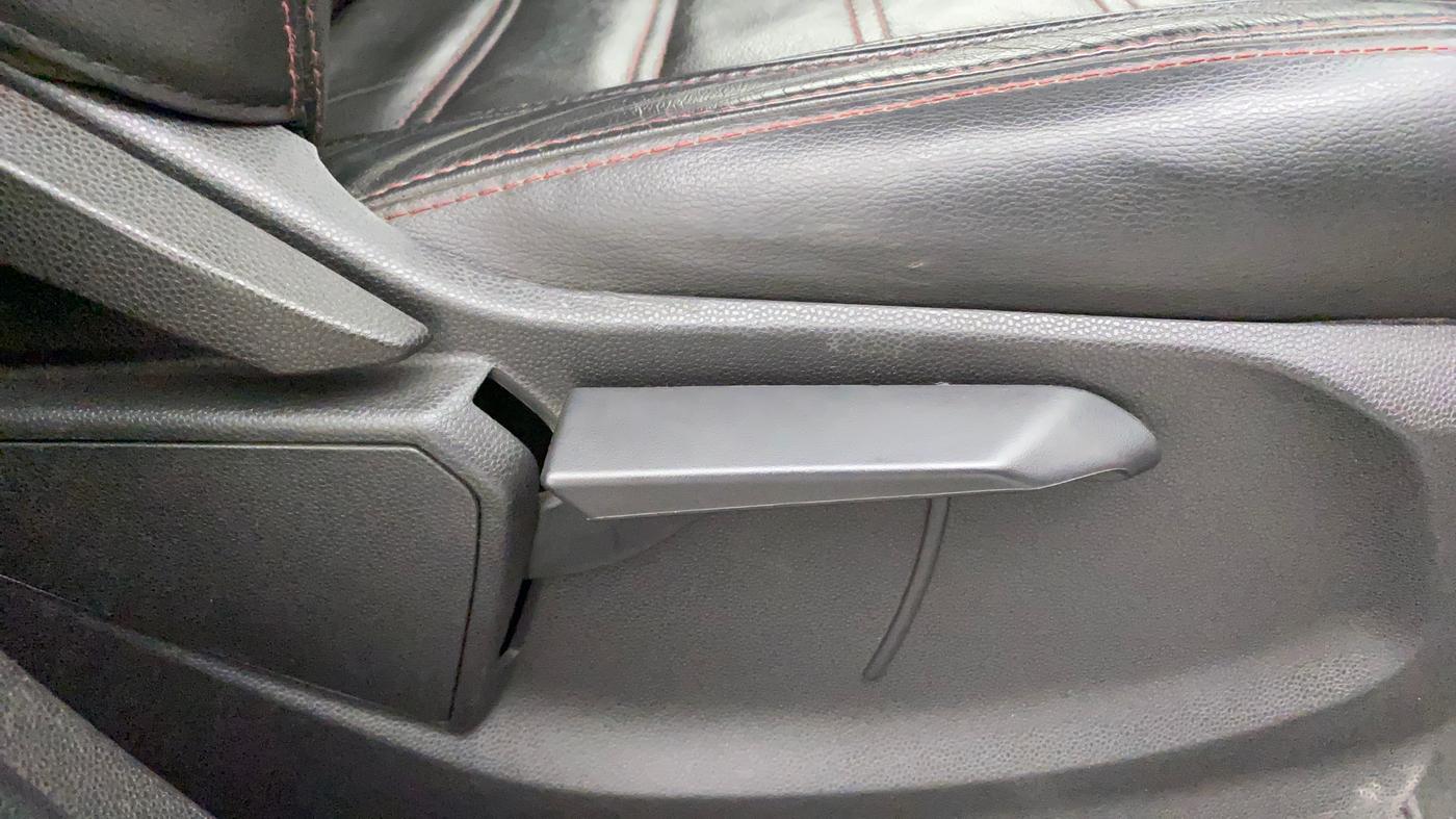 2016 Ford Ecosport TITANIUM+ 1.5L DIESEL, Diesel, Manual, 84,719 km, Driver Side Adjustment Panel