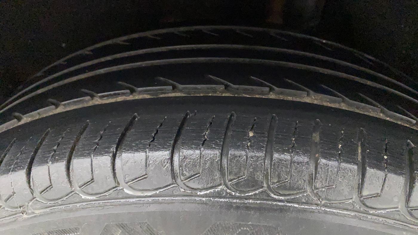 2016 Ford Ecosport TITANIUM+ 1.5L DIESEL, Diesel, Manual, 84,719 km, Left Rear Tyre Tread