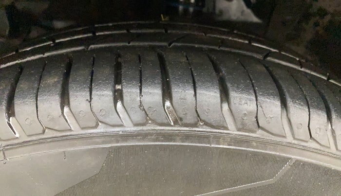 2017 Maruti S Cross ZETA 1.3, Diesel, Manual, 75,214 km, Left Front Tyre Tread