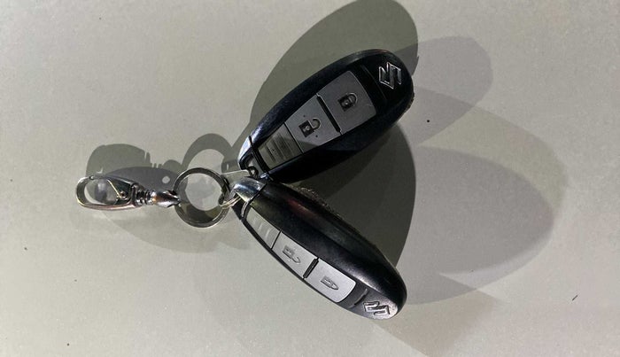 2016 Maruti Swift ZXI, Petrol, Manual, 52,385 km, Key Close Up