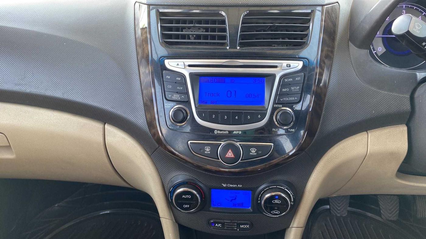 2012 Hyundai Verna FLUIDIC 1.6 CRDI SX, Diesel, Manual, 98,414 km, Air Conditioner