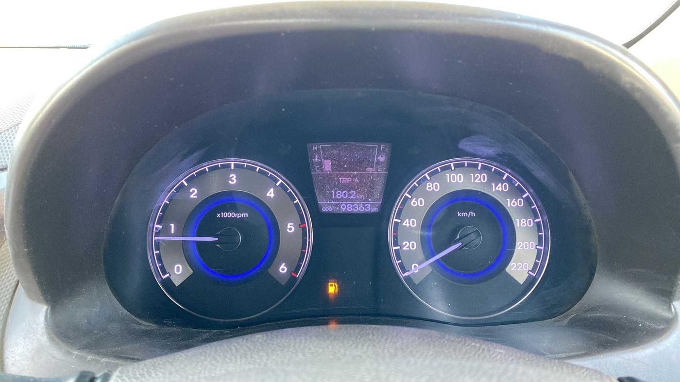 2012 Hyundai Verna FLUIDIC 1.6 CRDI SX, Diesel, Manual, 98,414 km, Odometer Image