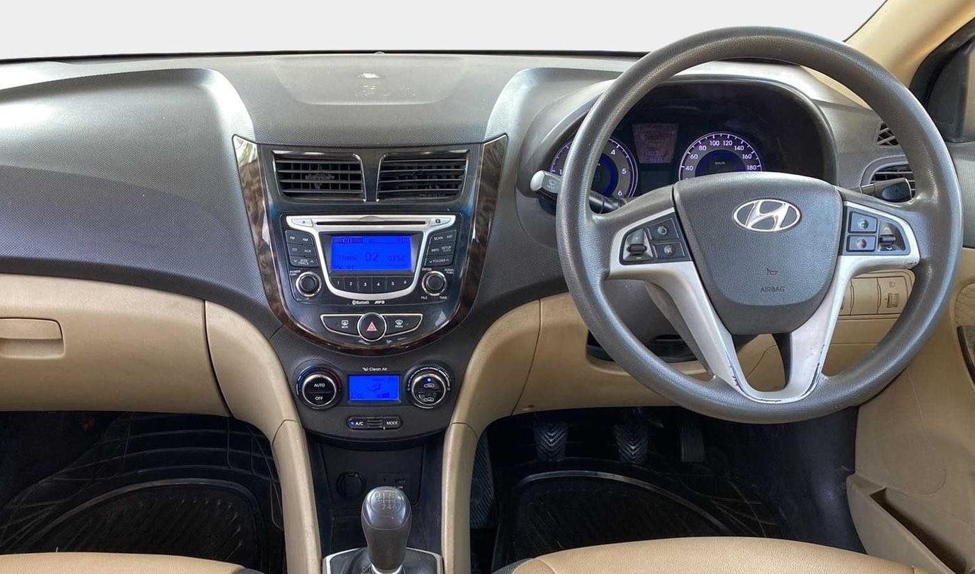 2012 Hyundai Verna FLUIDIC 1.6 CRDI SX, Diesel, Manual, 98,414 km, Steering Wheel Close Up