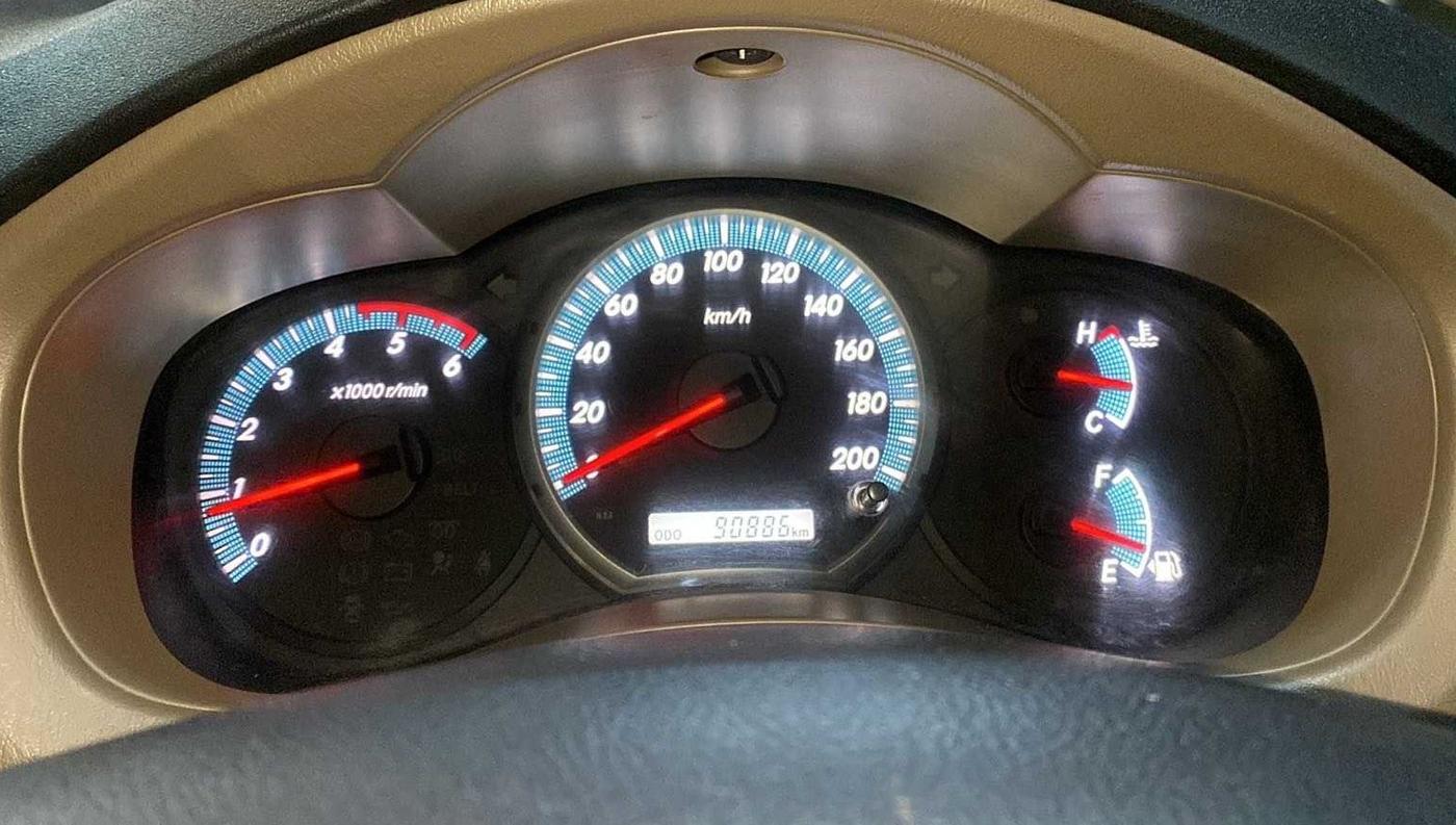 2015 Toyota Innova 2.5 VX 8 STR, Diesel, Manual, 91,054 km, Odometer Image