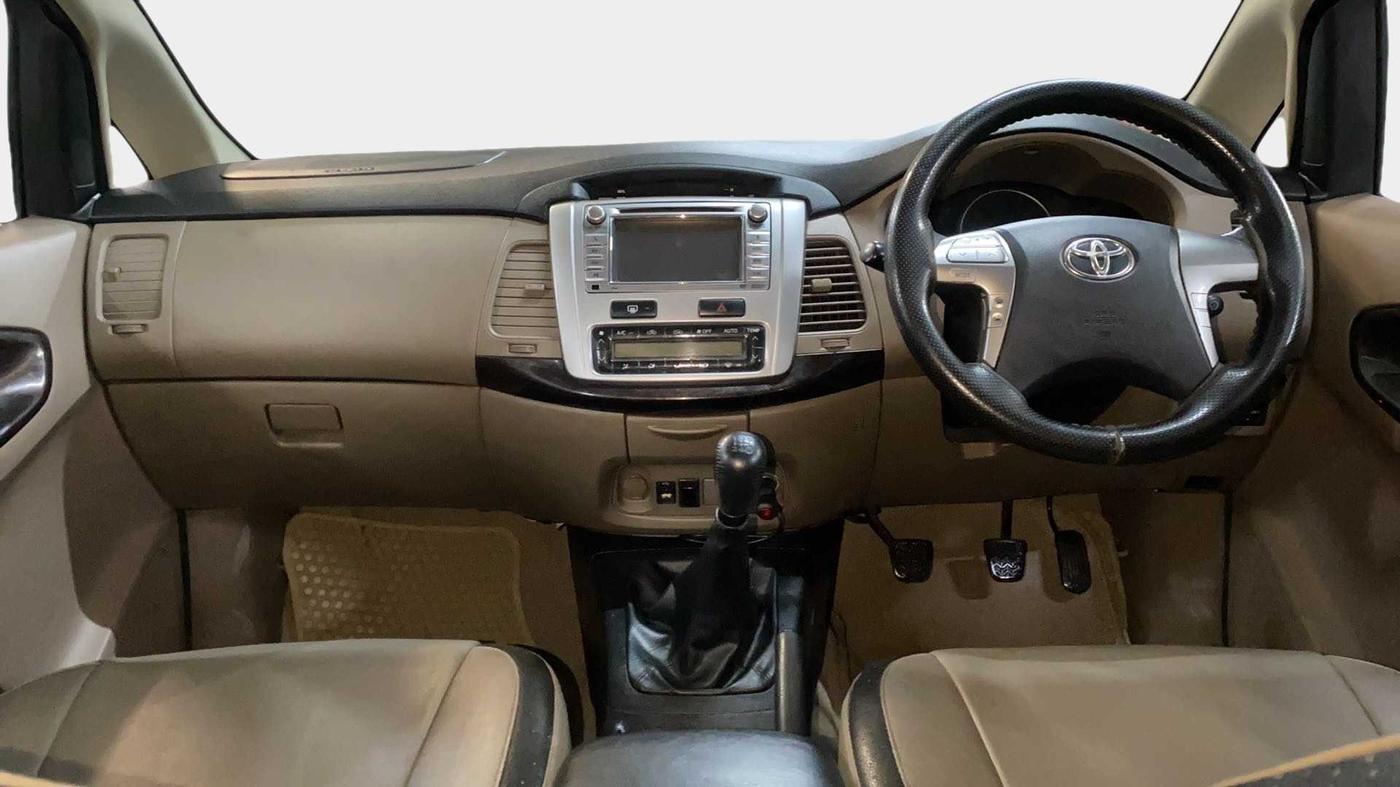 2015 Toyota Innova 2.5 VX 8 STR, Diesel, Manual, 91,054 km, Dashboard