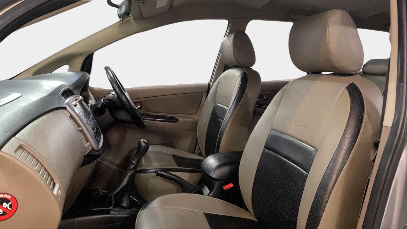 2015 Toyota Innova 2.5 VX 8 STR, Diesel, Manual, 91,054 km, Right Side Front Door Cabin