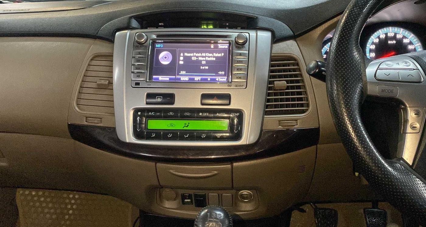 2015 Toyota Innova 2.5 VX 8 STR, Diesel, Manual, 91,054 km, Air Conditioner