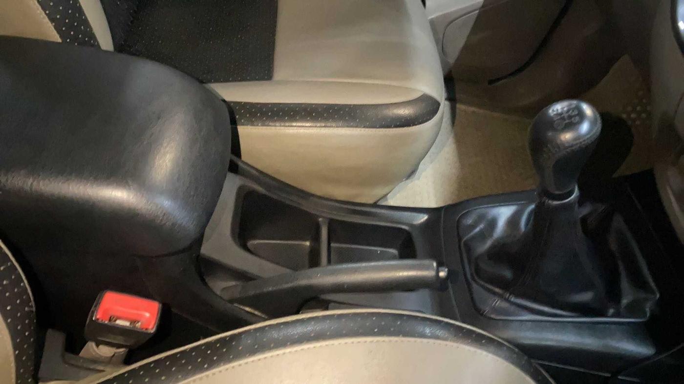 2015 Toyota Innova 2.5 VX 8 STR, Diesel, Manual, 91,054 km, Gear Lever