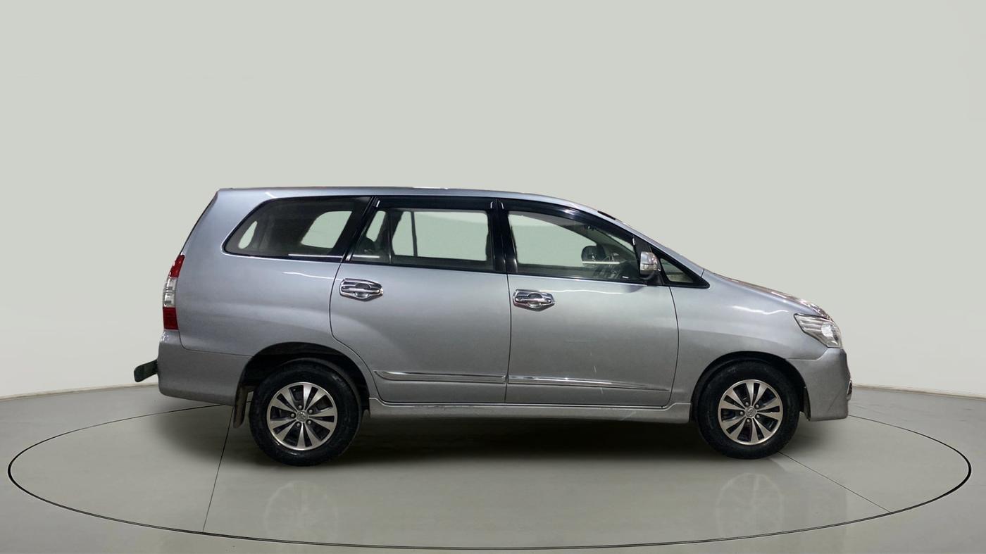 2015 Toyota Innova 2.5 VX 8 STR, Diesel, Manual, 91,054 km, Right Side View