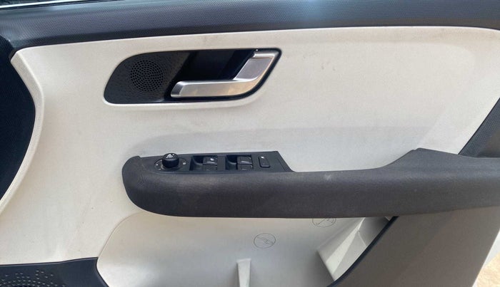 2022 Tata ALTROZ XZA, Petrol, Automatic, 3,780 km, Driver Side Door Panels Control